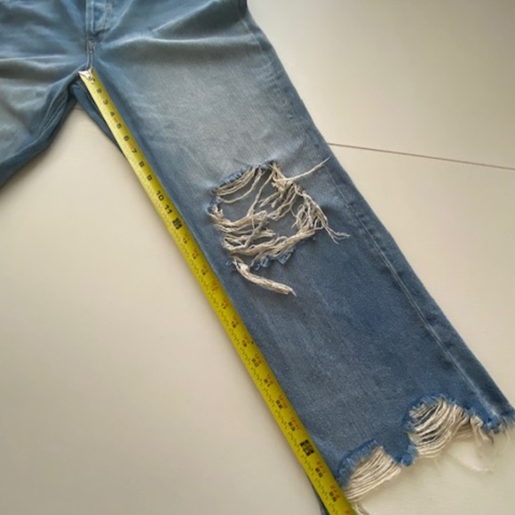 We The Free People Maggie Ripped Crop Straight Leg Light Wash Size 30 - Picture 16 of 16